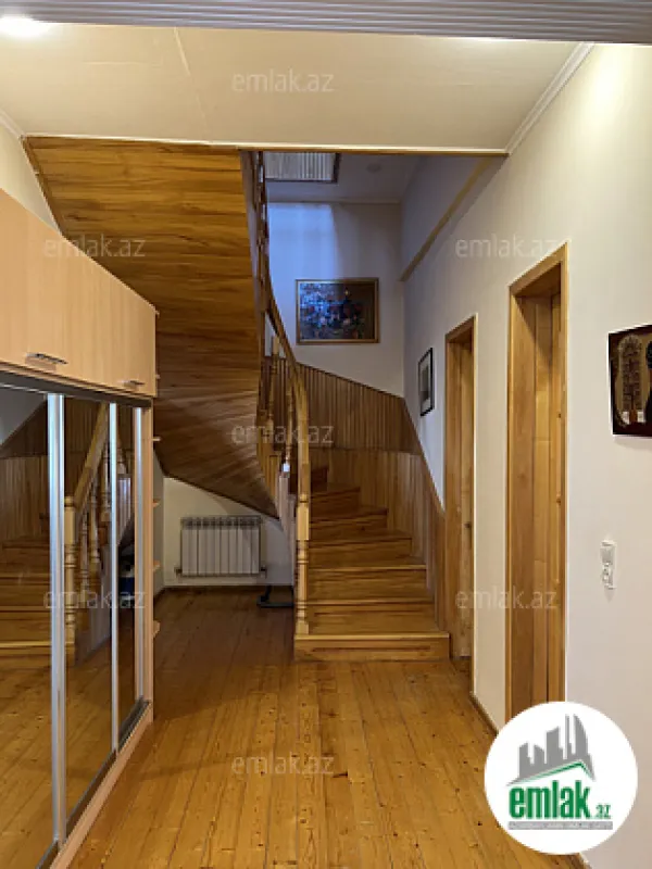 Satılır 7 otaqlı həyət evi 375 m²