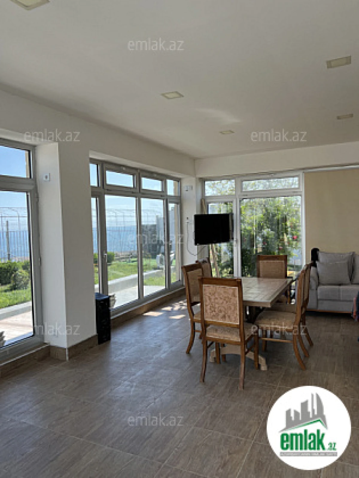 Satılır 7 otaqlı həyət evi 375 m²