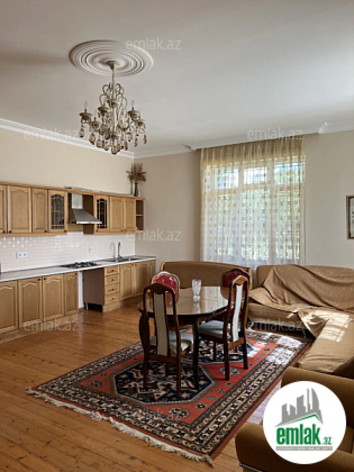 Satılır 7 otaqlı həyət evi 375 m²