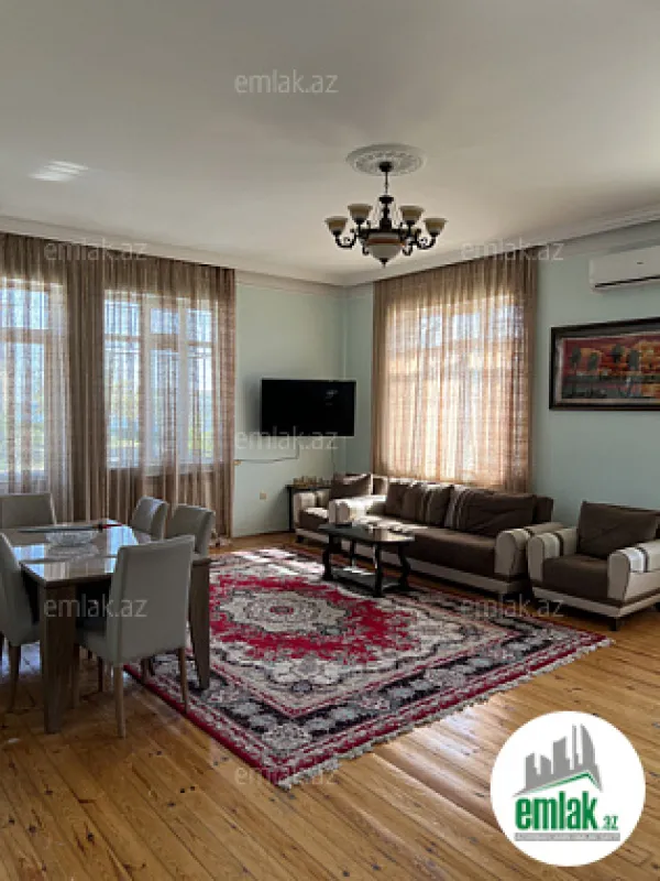 Satılır 7 otaqlı həyət evi 375 m²