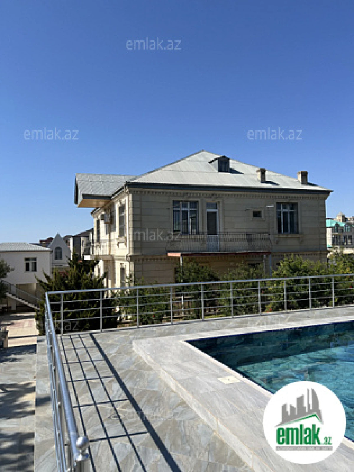 Satılır 7 otaqlı həyət evi 375 m²