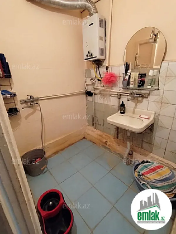 Satılır 2 otaqlı köhnə tikili 70 m²