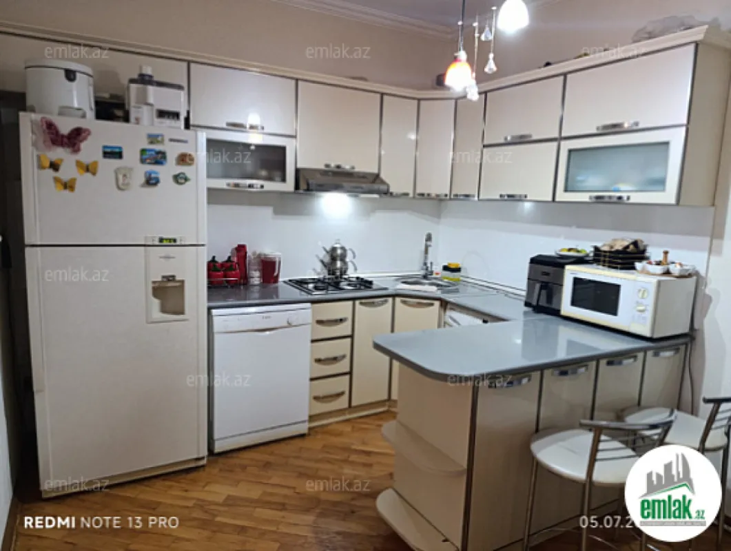 Satılır 2 otaqlı köhnə tikili 70 m²