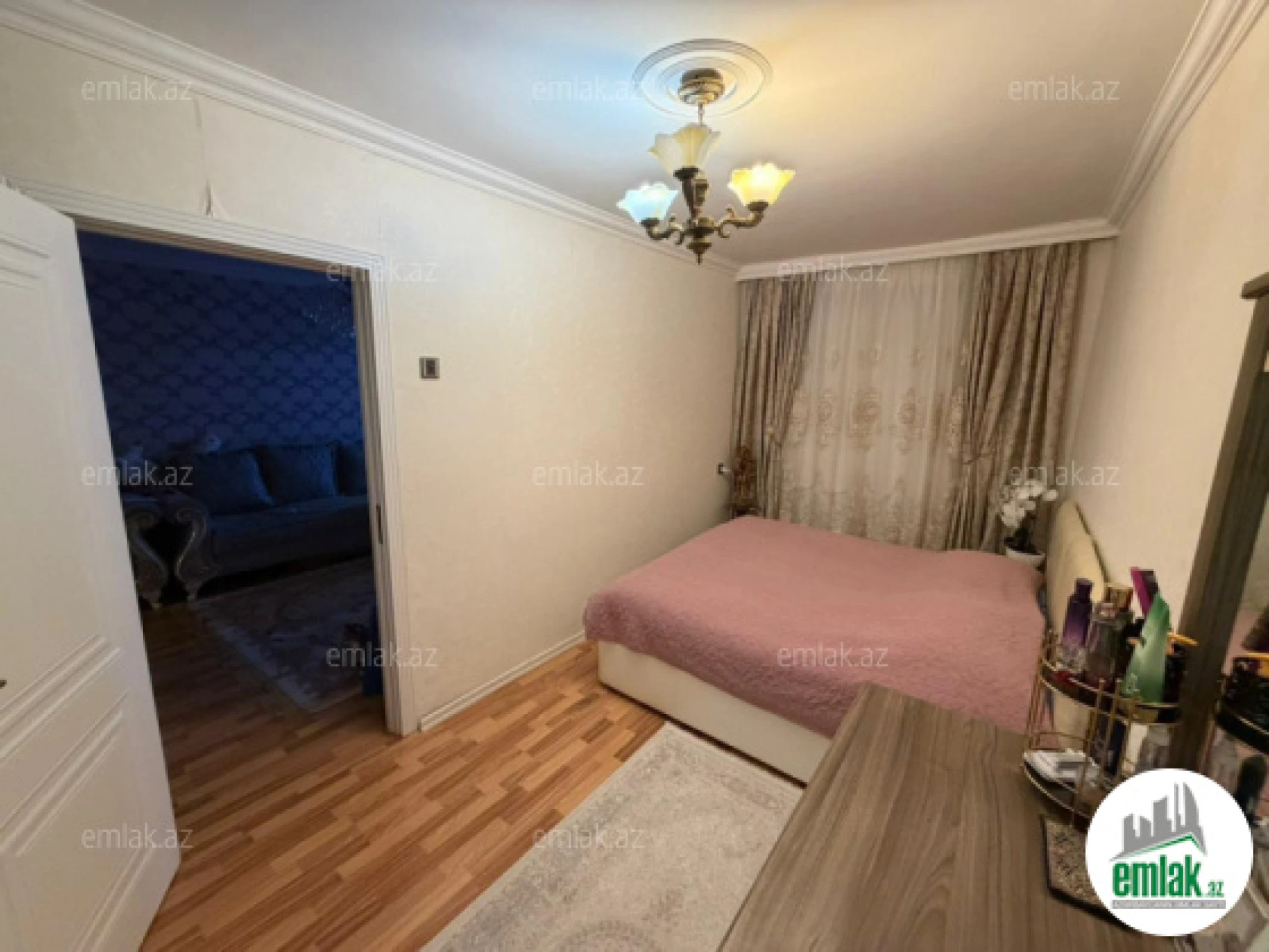 Satılır 4 otaqlı köhnə tikili 75 m²