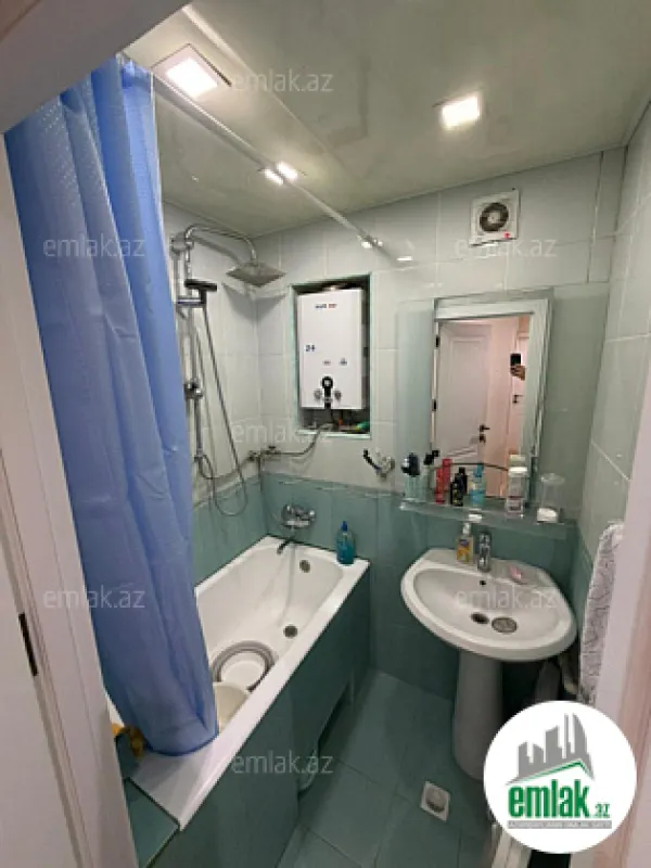 Satılır 4 otaqlı köhnə tikili 75 m²