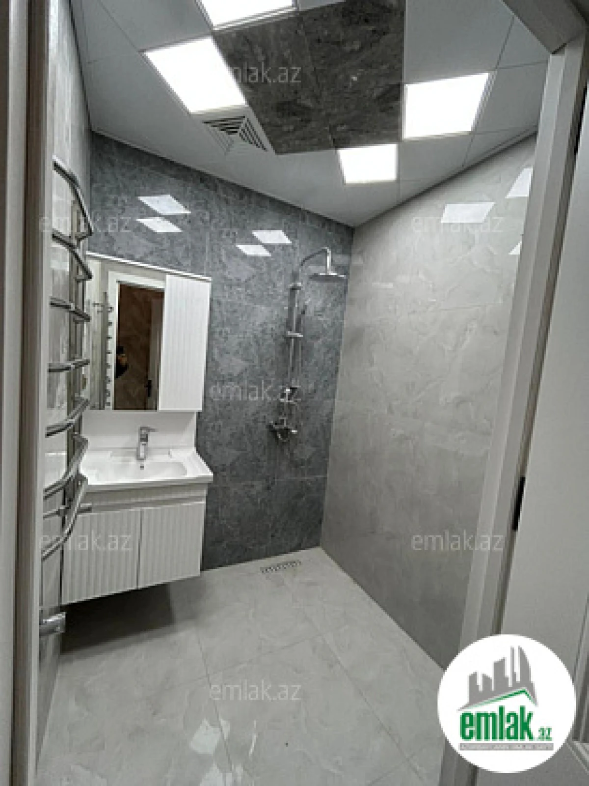 Satılır 2 otaqlı yeni tikili 70 m²