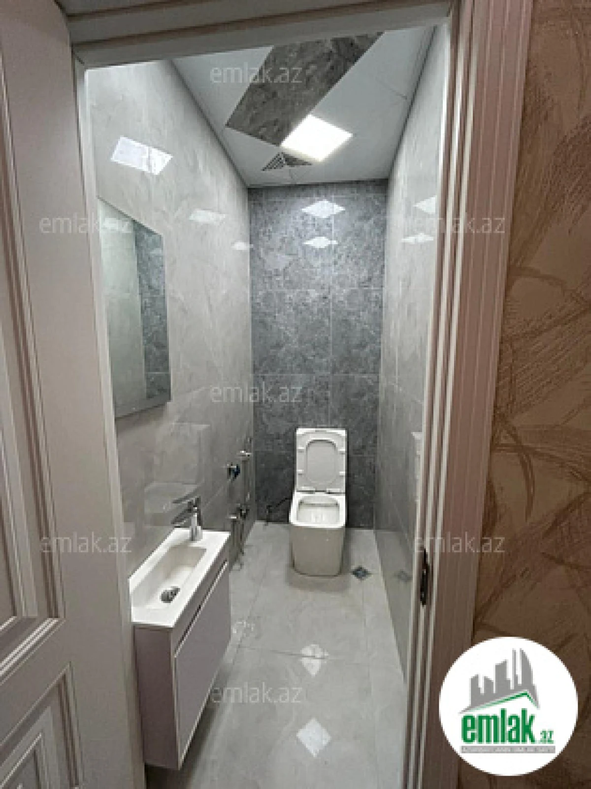 Satılır 2 otaqlı yeni tikili 70 m²