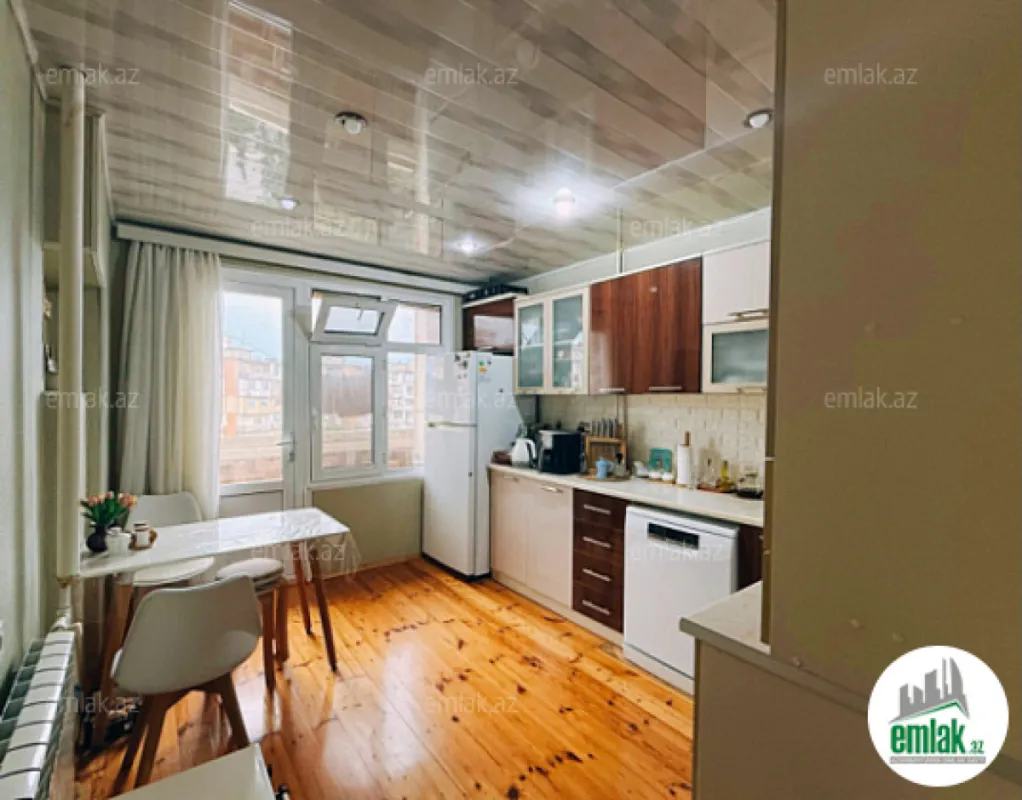 Satılır 2 otaqlı köhnə tikili 60 m²