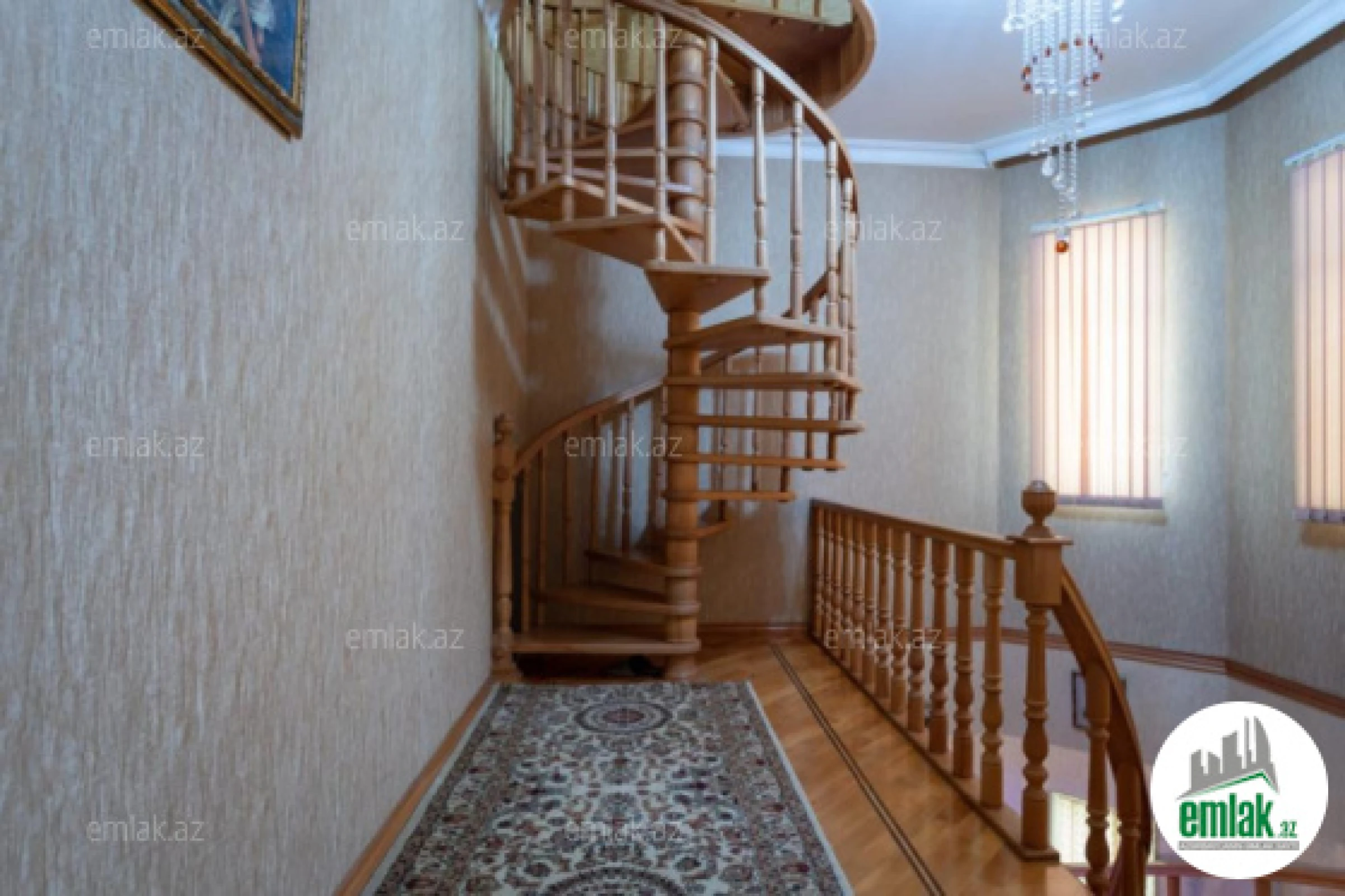 Satılır 9 otaqlı həyət evi 600 m²