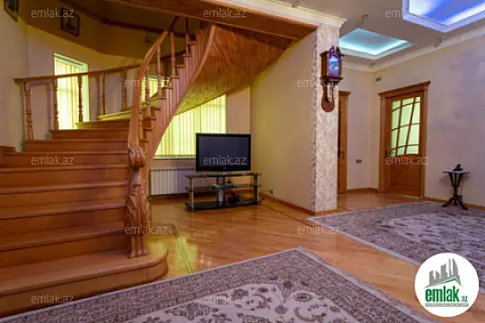 Satılır 9 otaqlı həyət evi 600 m²