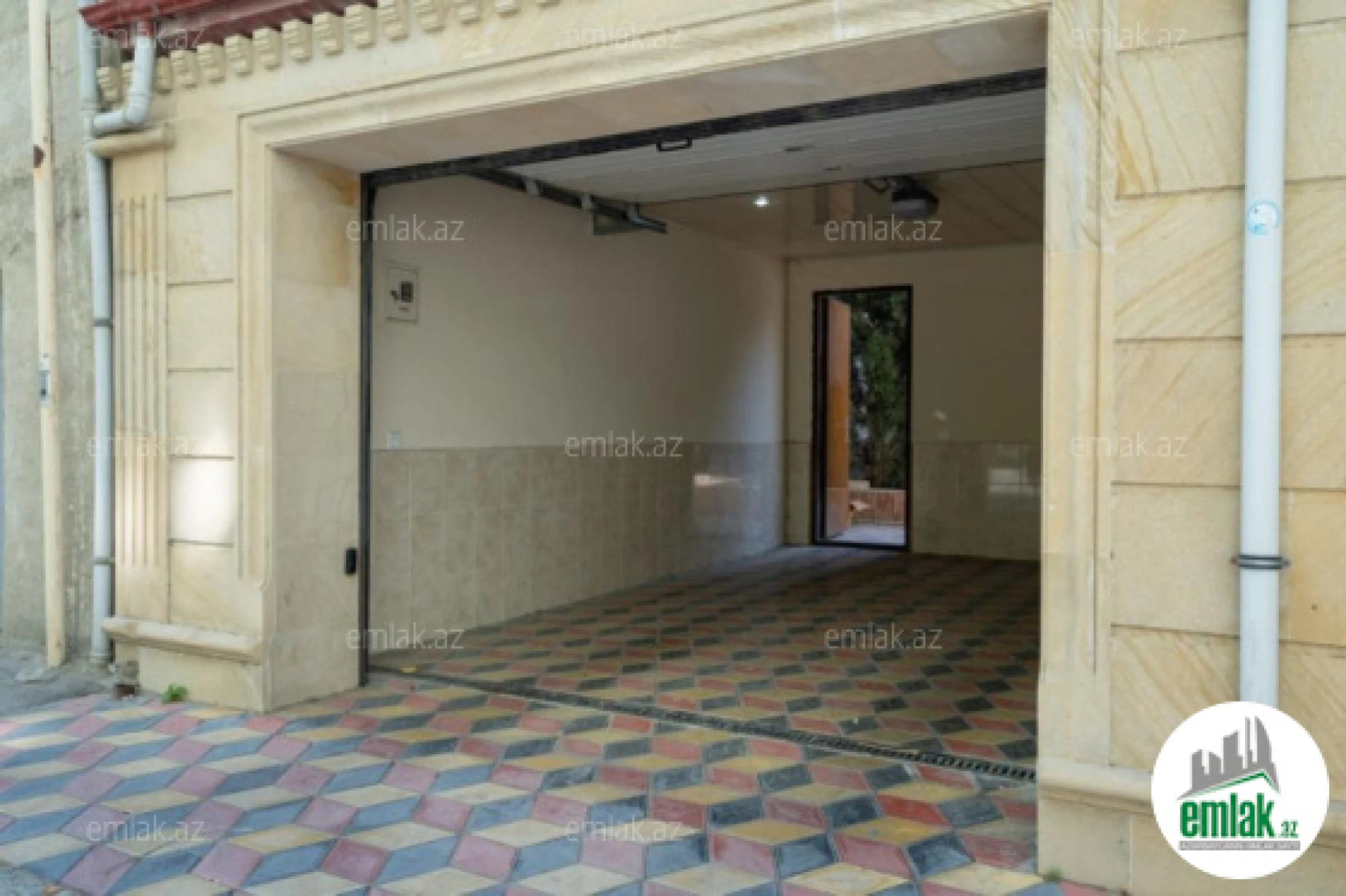 Satılır 9 otaqlı həyət evi 600 m²