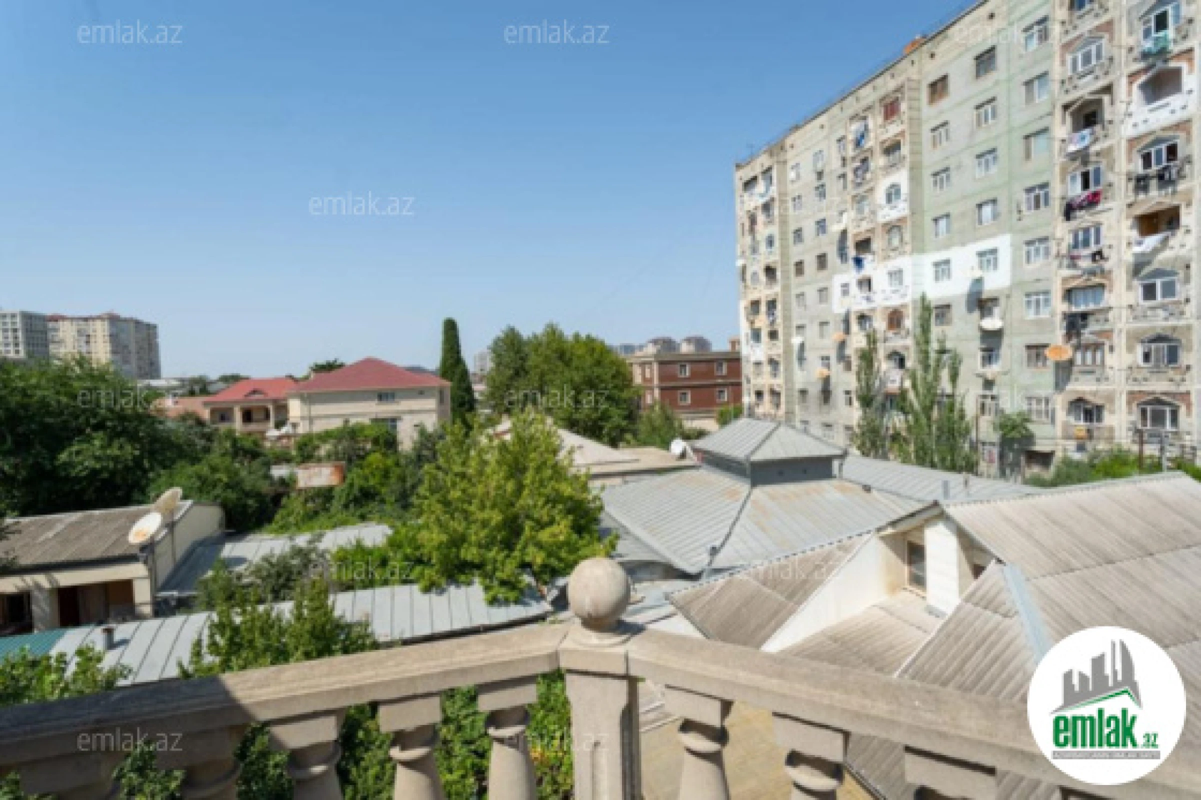 Satılır 9 otaqlı həyət evi 600 m²