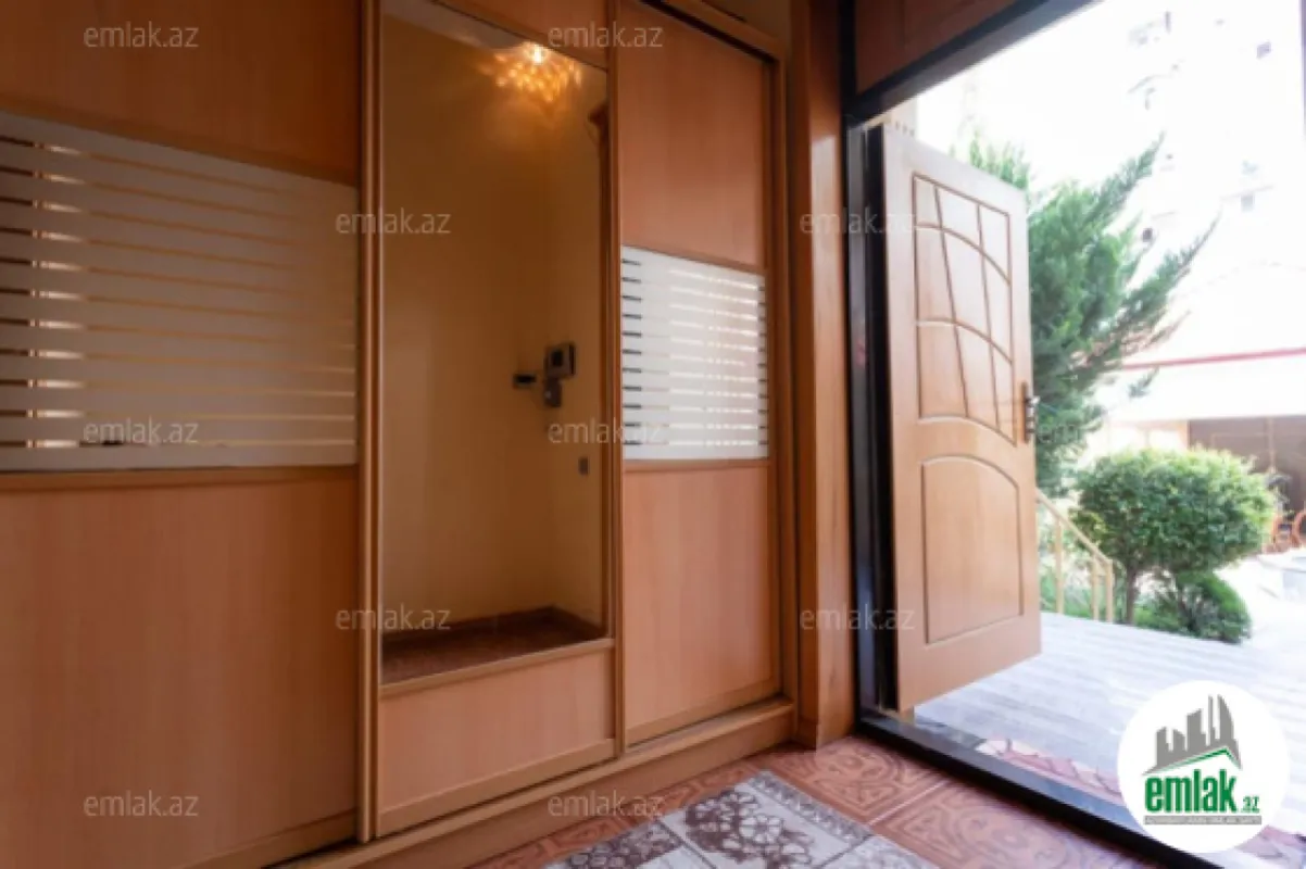 Satılır 9 otaqlı həyət evi 600 m²