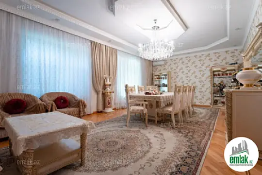 Satılır 9 otaqlı həyət evi 600 m²