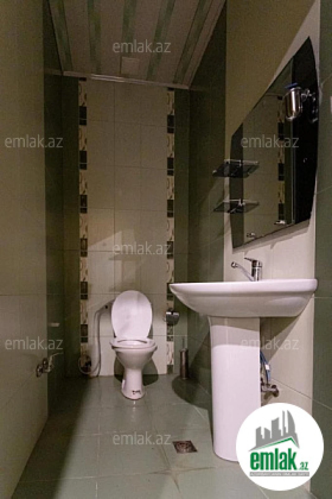 Satılır 9 otaqlı həyət evi 600 m²