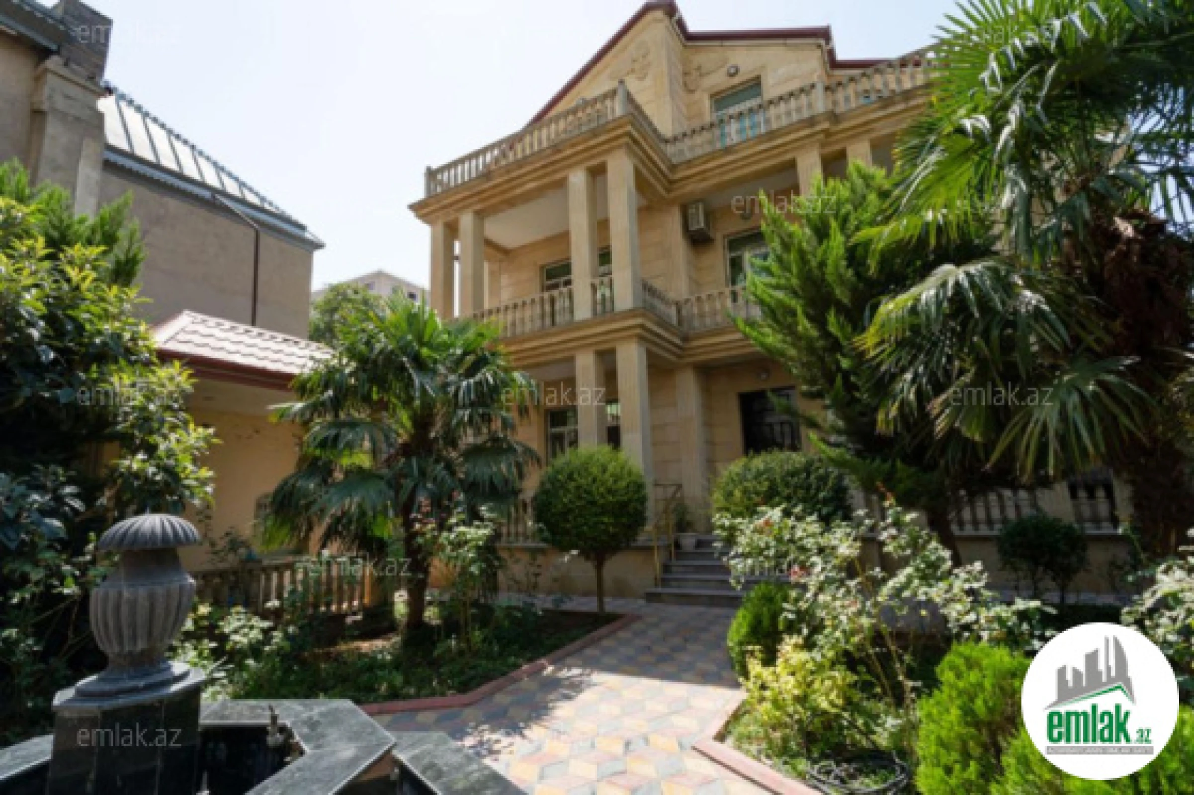 Satılır 9 otaqlı həyət evi 600 m²