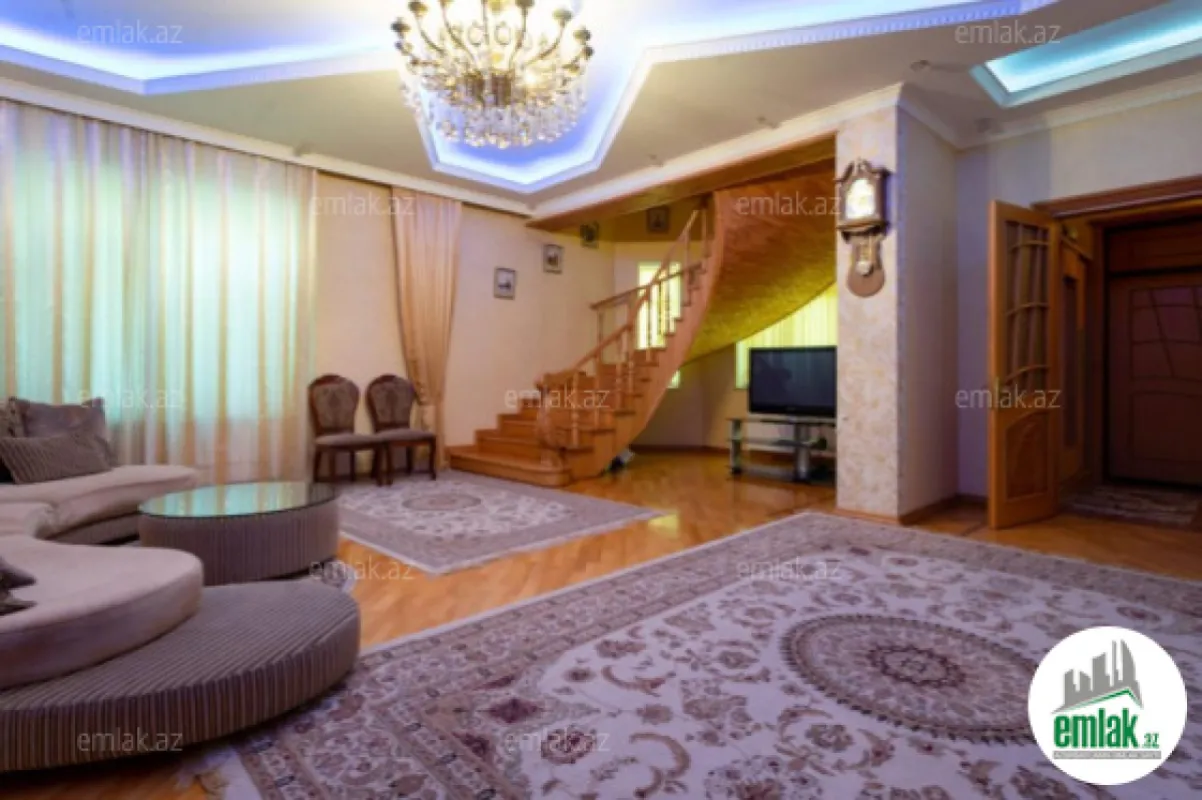 Satılır 9 otaqlı həyət evi 600 m²