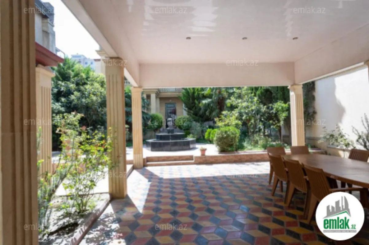 Satılır 9 otaqlı həyət evi 600 m²