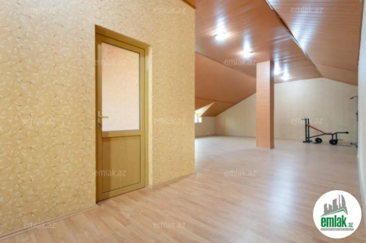 Satılır 9 otaqlı həyət evi 600 m²