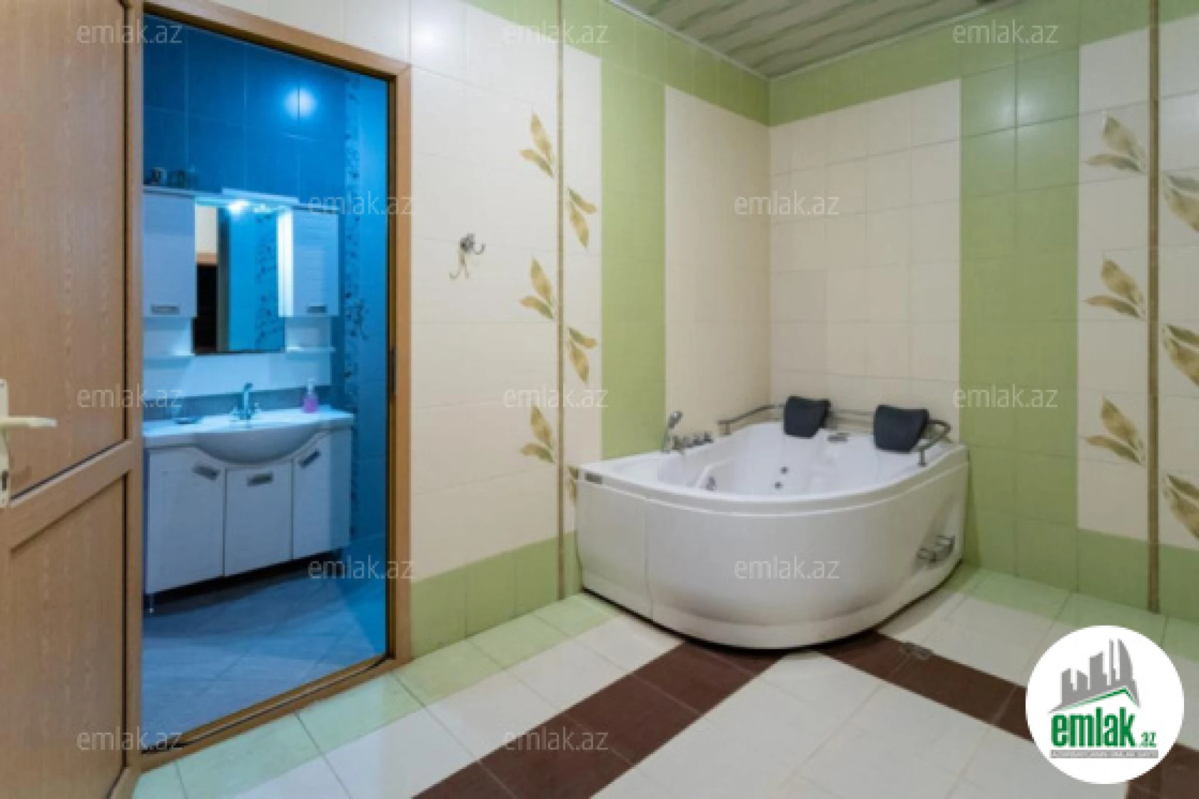 Satılır 9 otaqlı həyət evi 600 m²