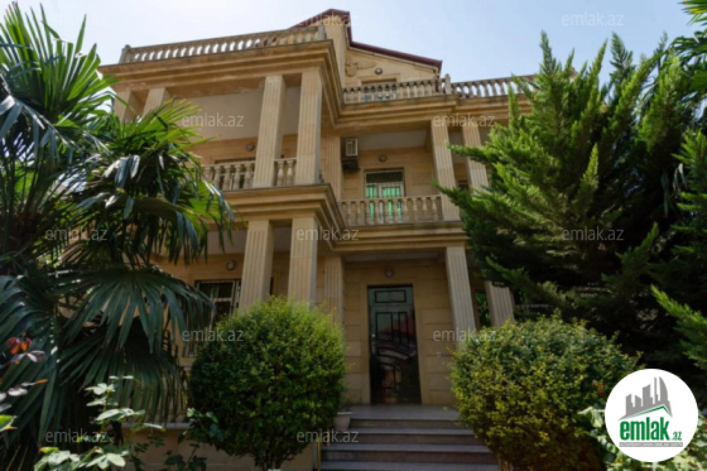 Satılır 9 otaqlı həyət evi 600 m²