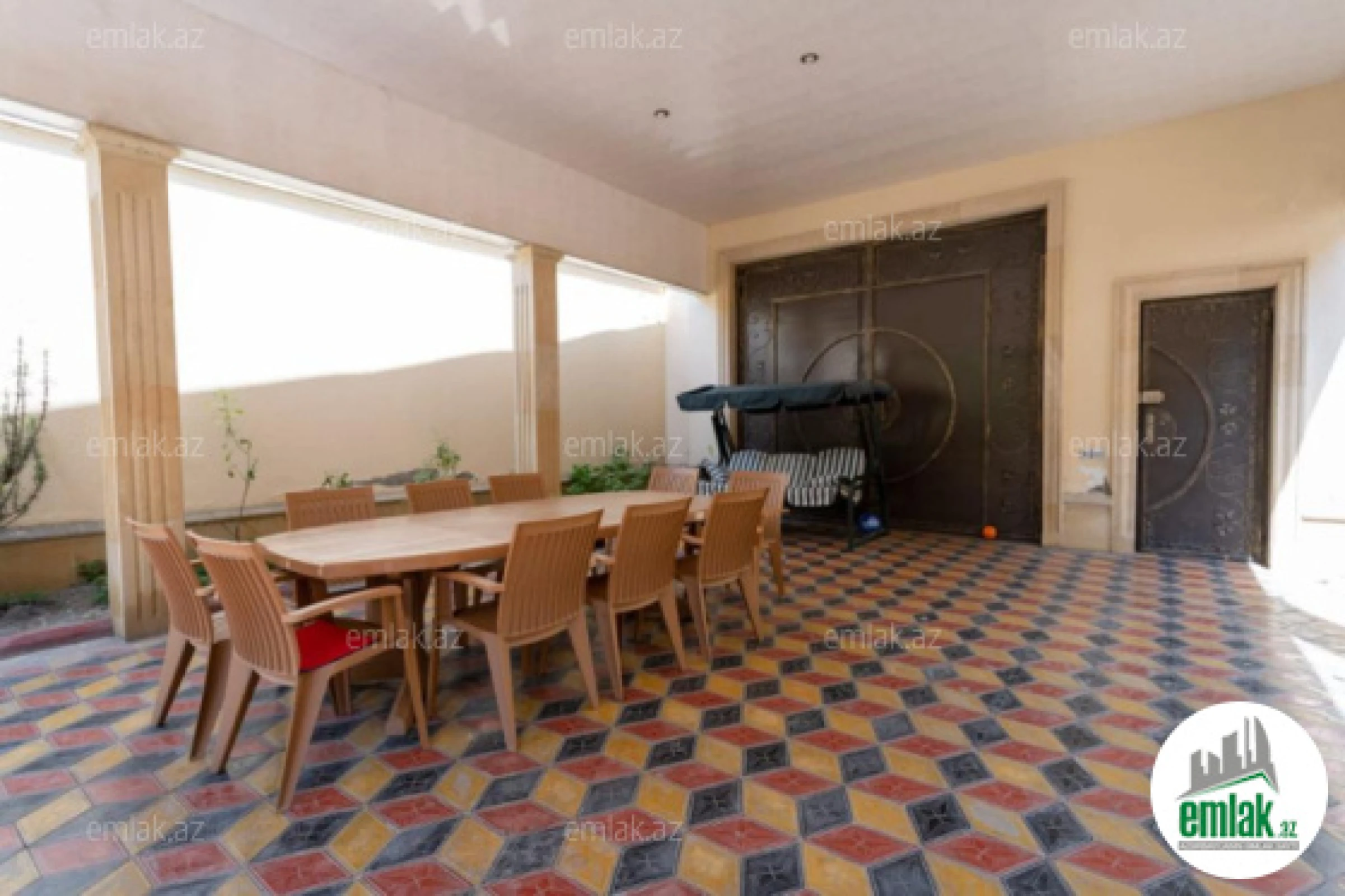 Satılır 9 otaqlı həyət evi 600 m²