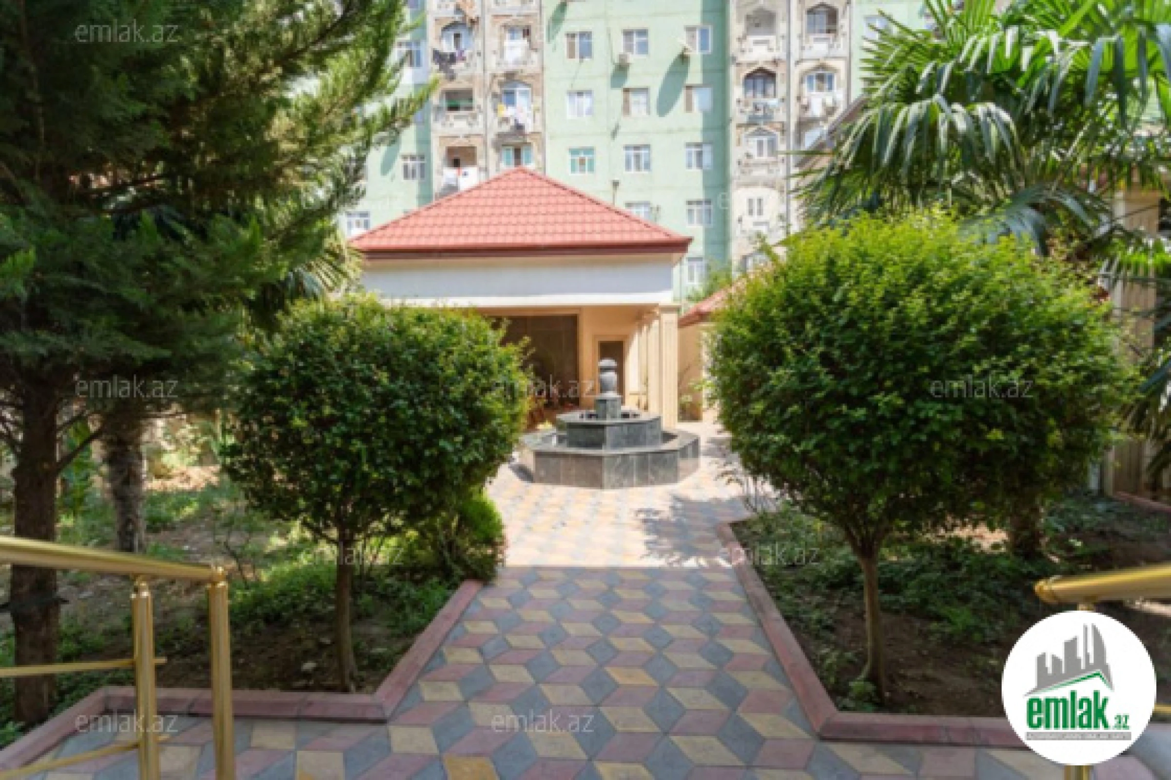 Satılır 9 otaqlı həyət evi 600 m²