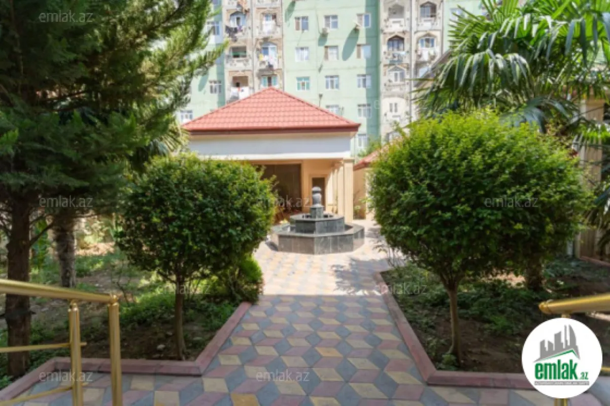 Satılır 9 otaqlı həyət evi 600 m²