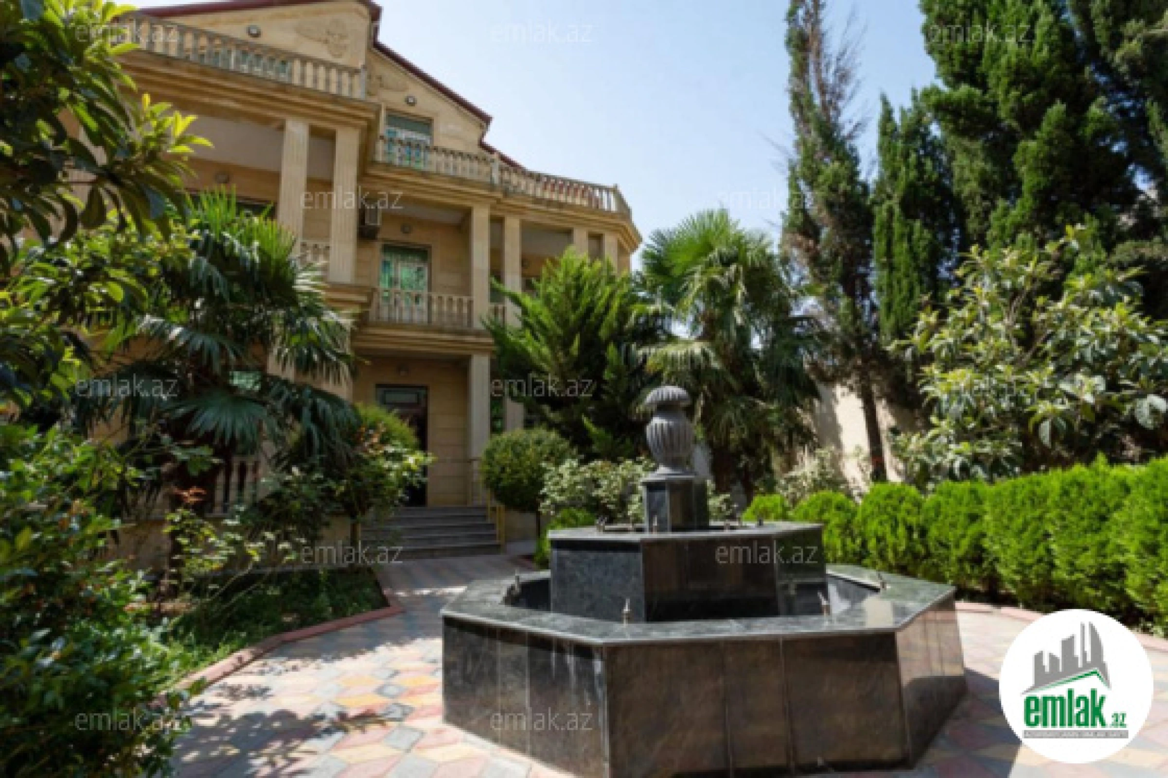 Satılır 9 otaqlı həyət evi 600 m²