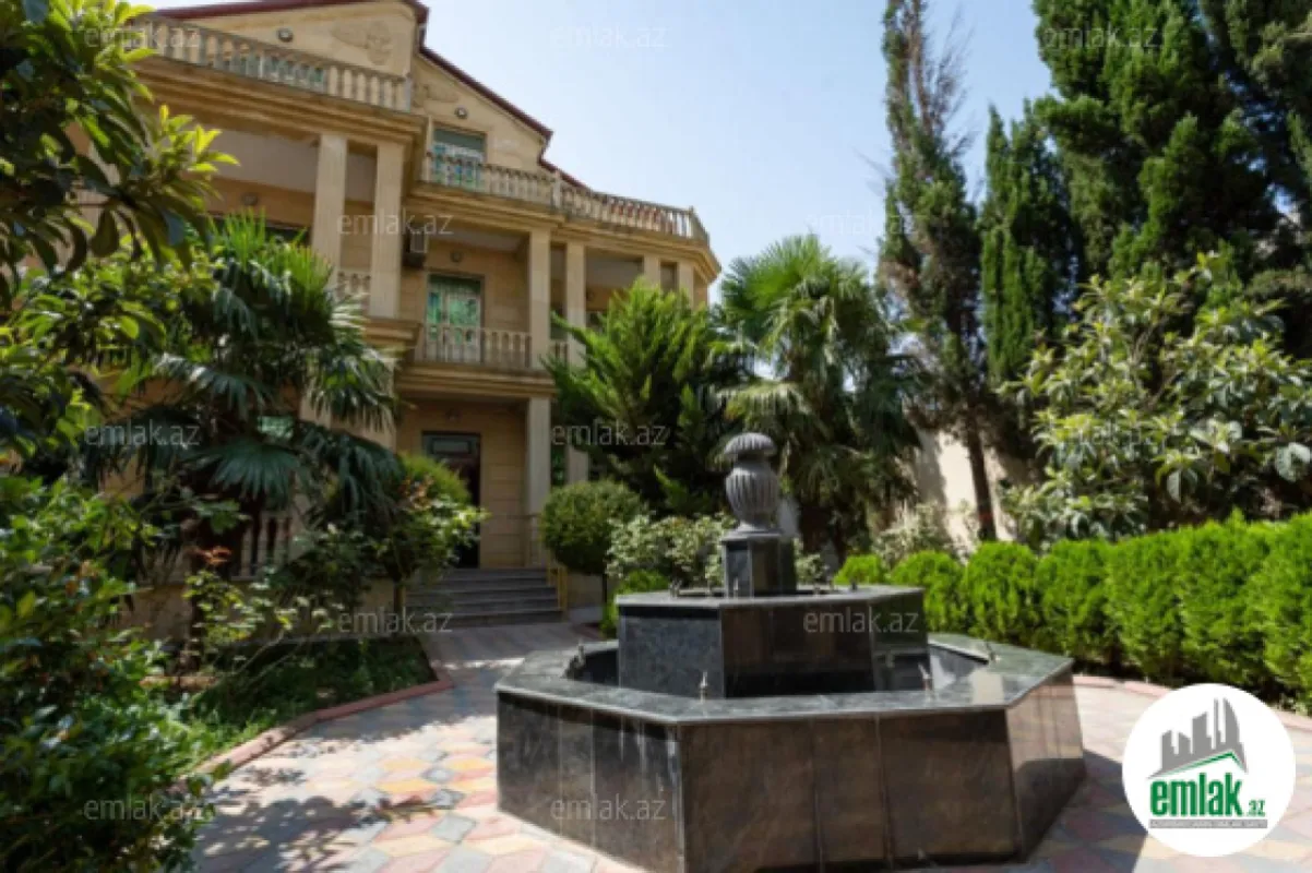Satılır 9 otaqlı həyət evi 600 m²