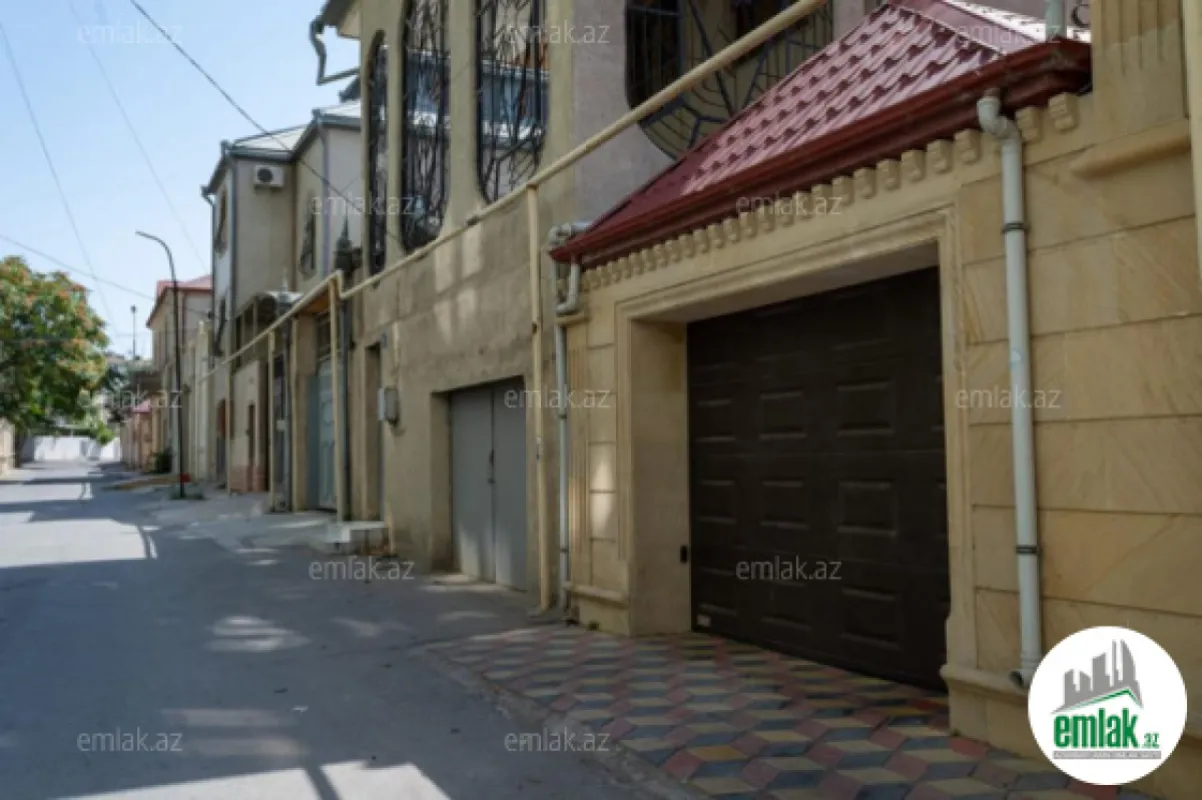 Satılır 9 otaqlı həyət evi 600 m²