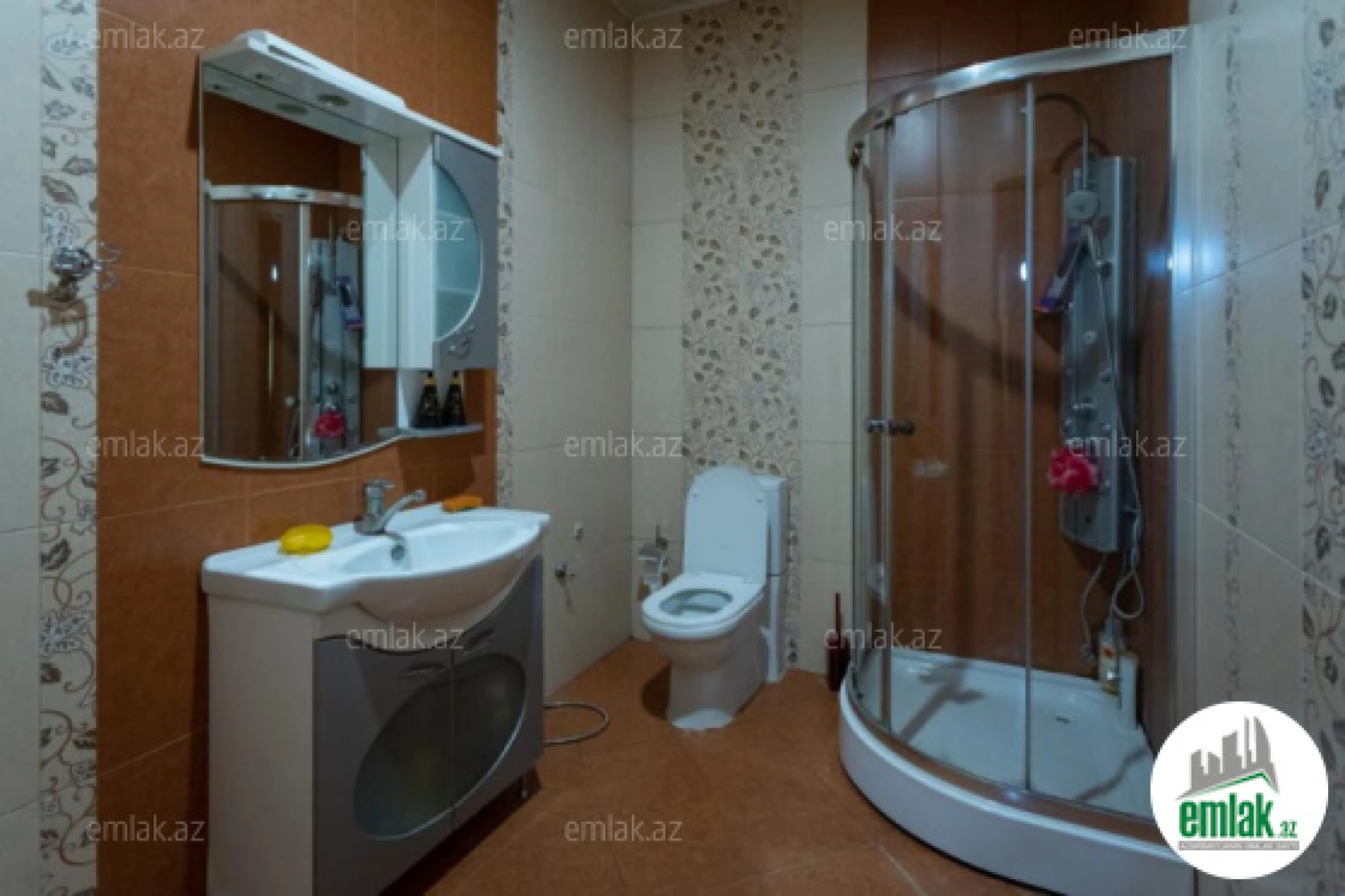 Satılır 9 otaqlı həyət evi 600 m²