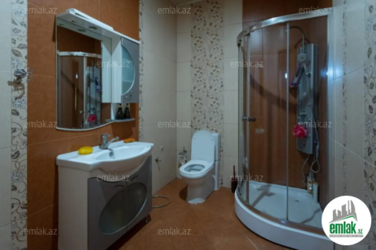 Satılır 9 otaqlı həyət evi 600 m²