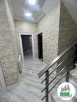 Satılır 6 otaqlı həyət evi 208 m²