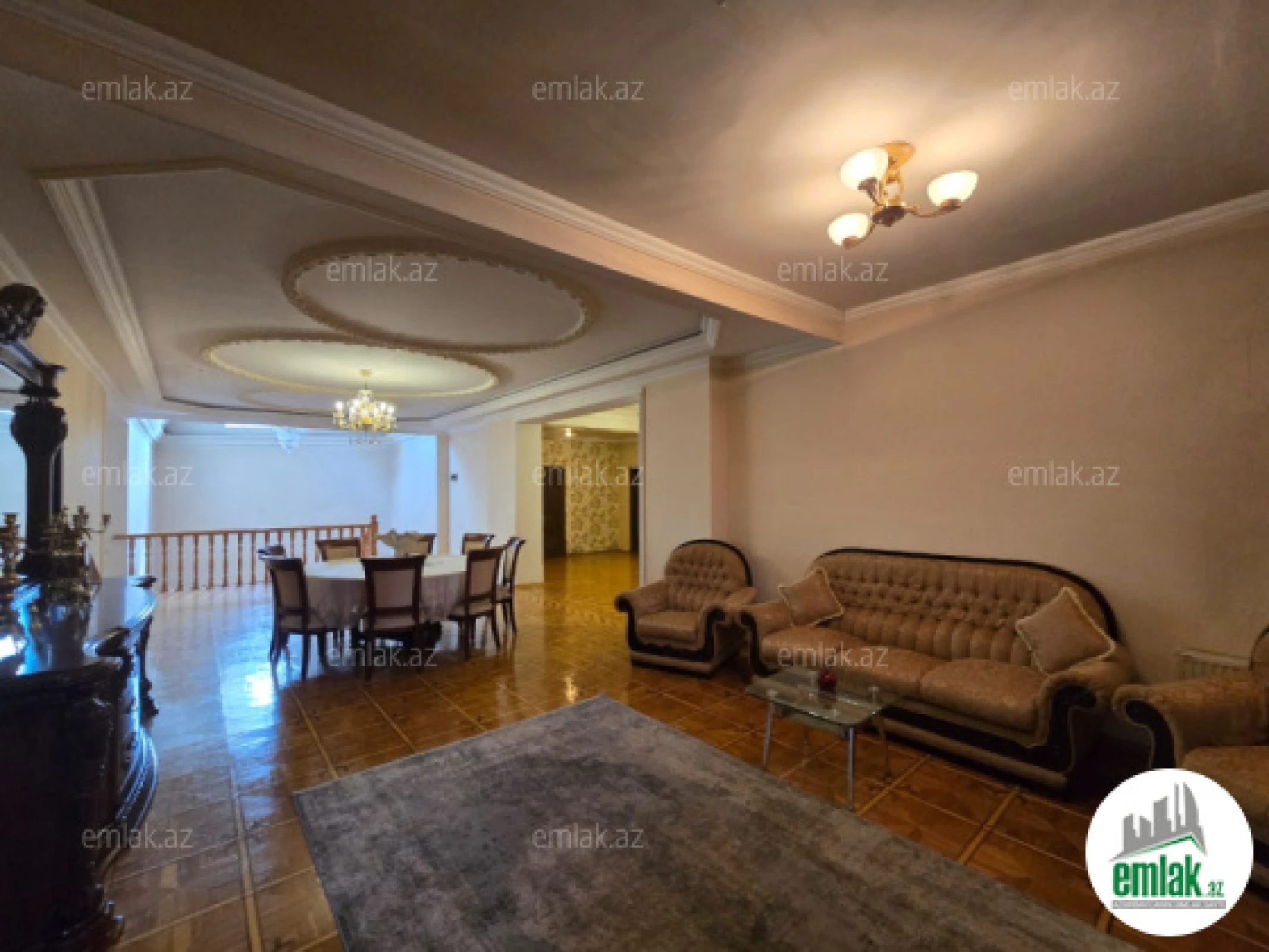 Satılır 11 otaqlı həyət evi 900 m²
