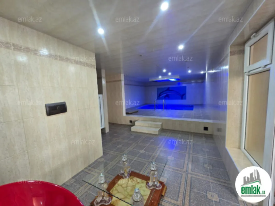 Satılır 11 otaqlı həyət evi 900 m²