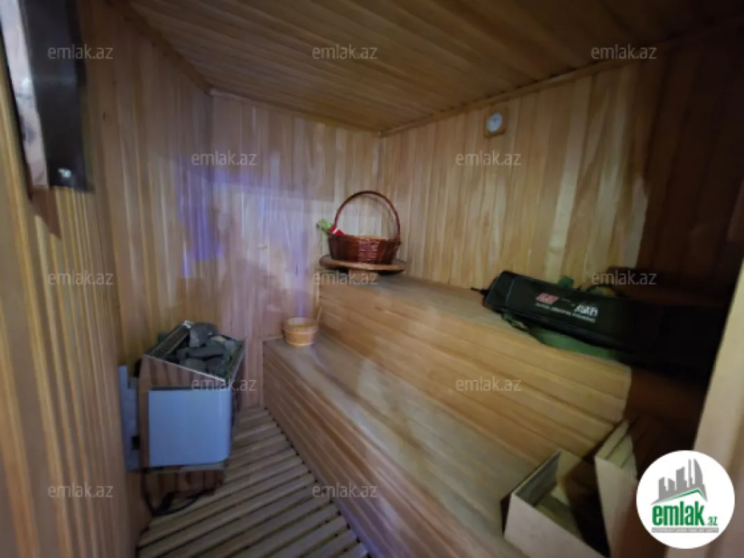 Satılır 11 otaqlı həyət evi 900 m²