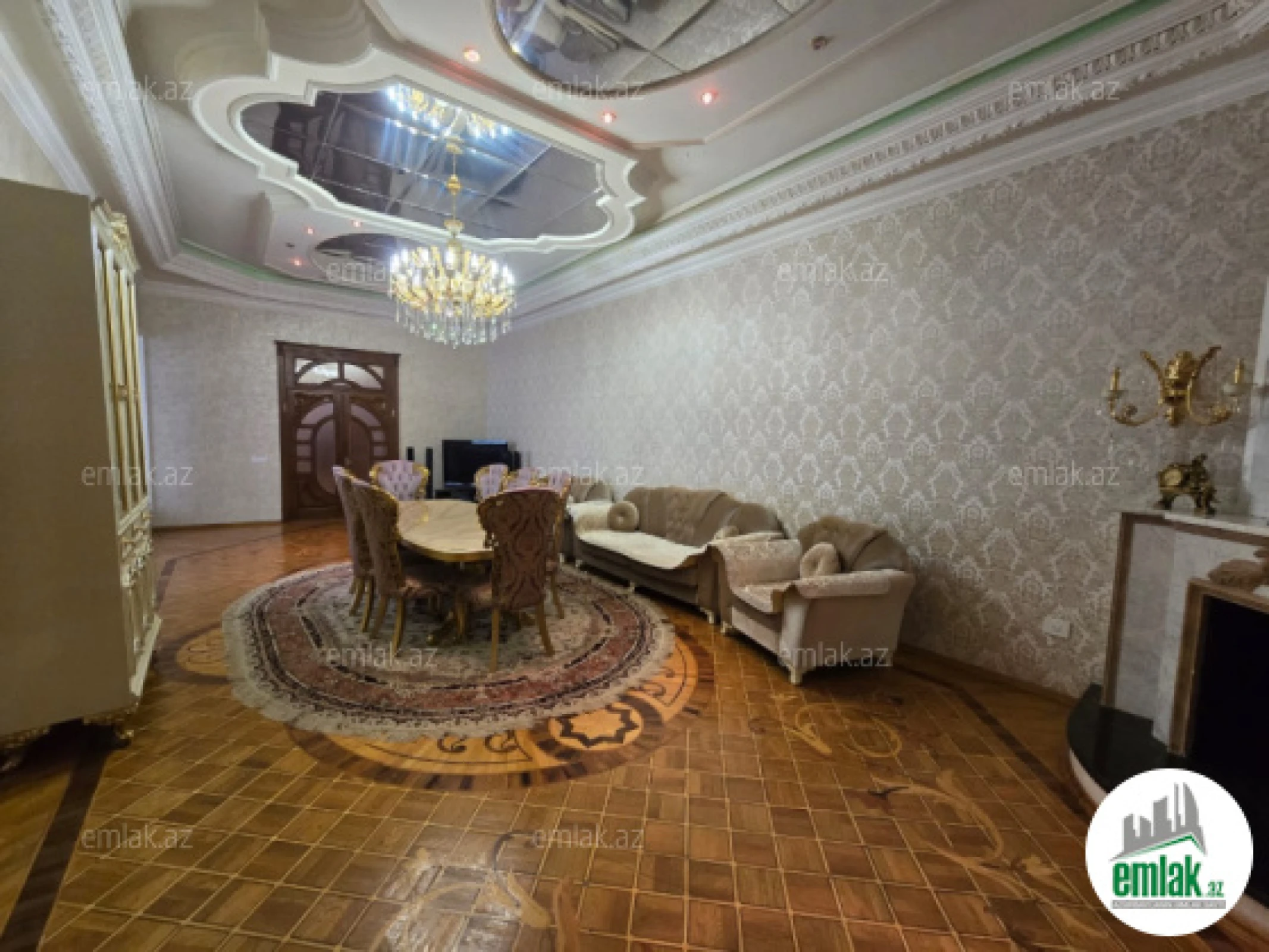 Satılır 11 otaqlı həyət evi 900 m²