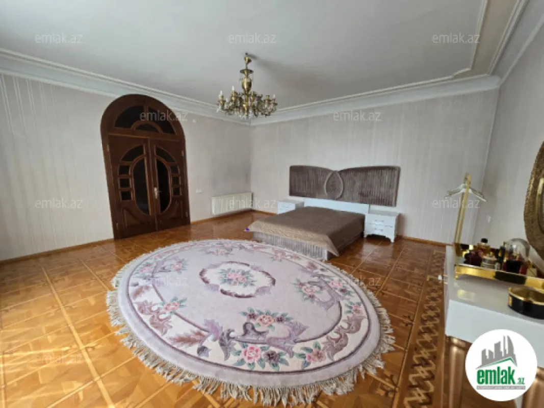 Satılır 11 otaqlı həyət evi 900 m²