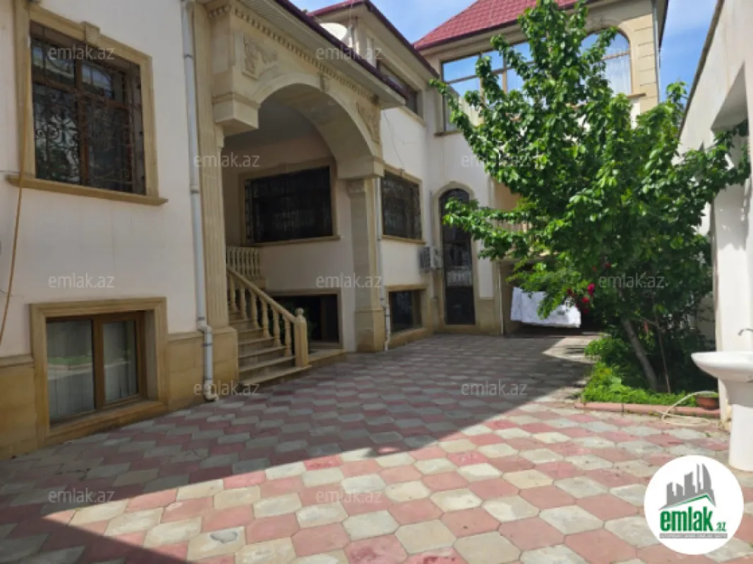 Satılır 11 otaqlı həyət evi 900 m²