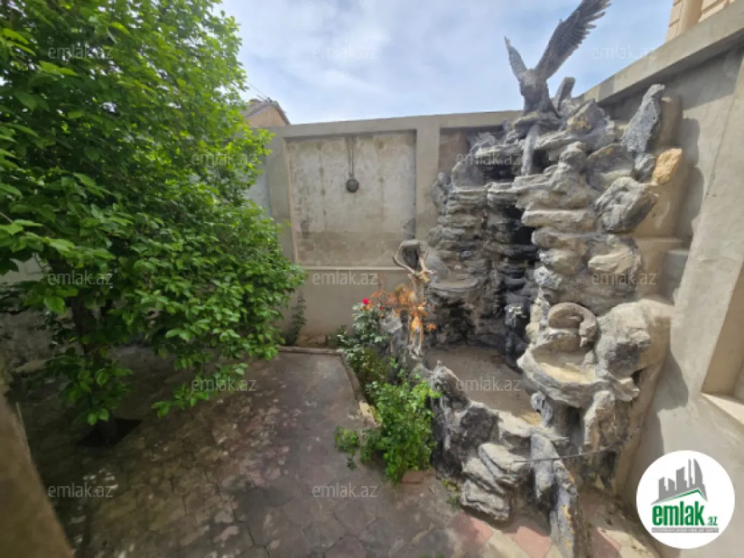 Satılır 11 otaqlı həyət evi 900 m²