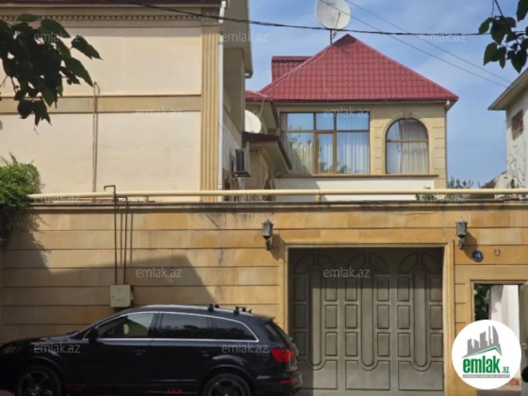 Satılır 11 otaqlı həyət evi 900 m²