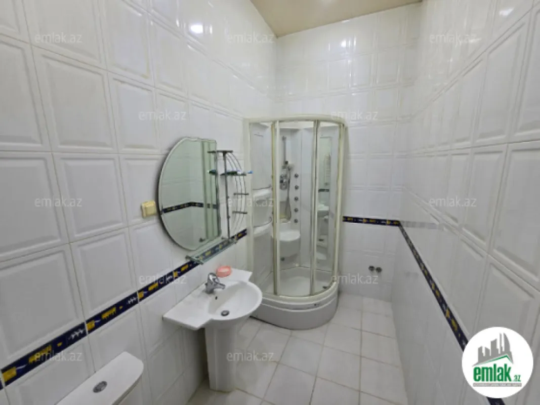 Satılır 11 otaqlı həyət evi 900 m²