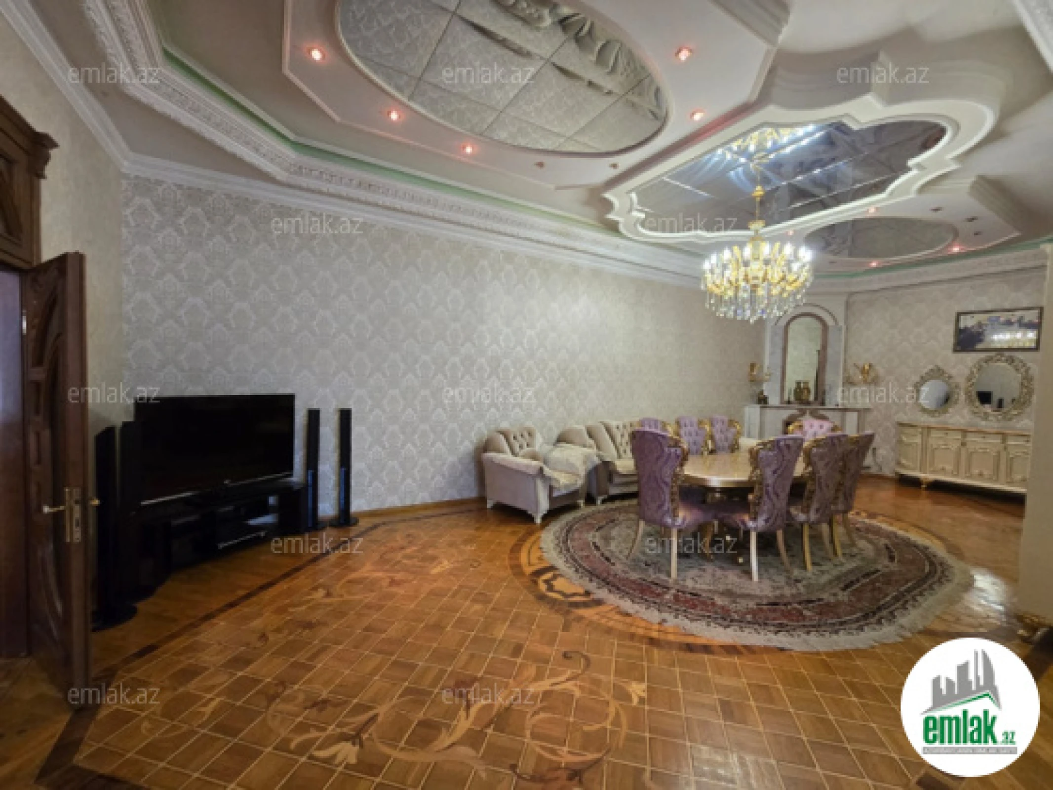 Satılır 11 otaqlı həyət evi 900 m²