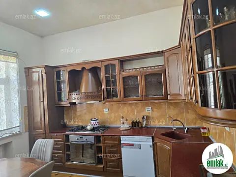 Satılır 11 otaqlı həyət evi 900 m²