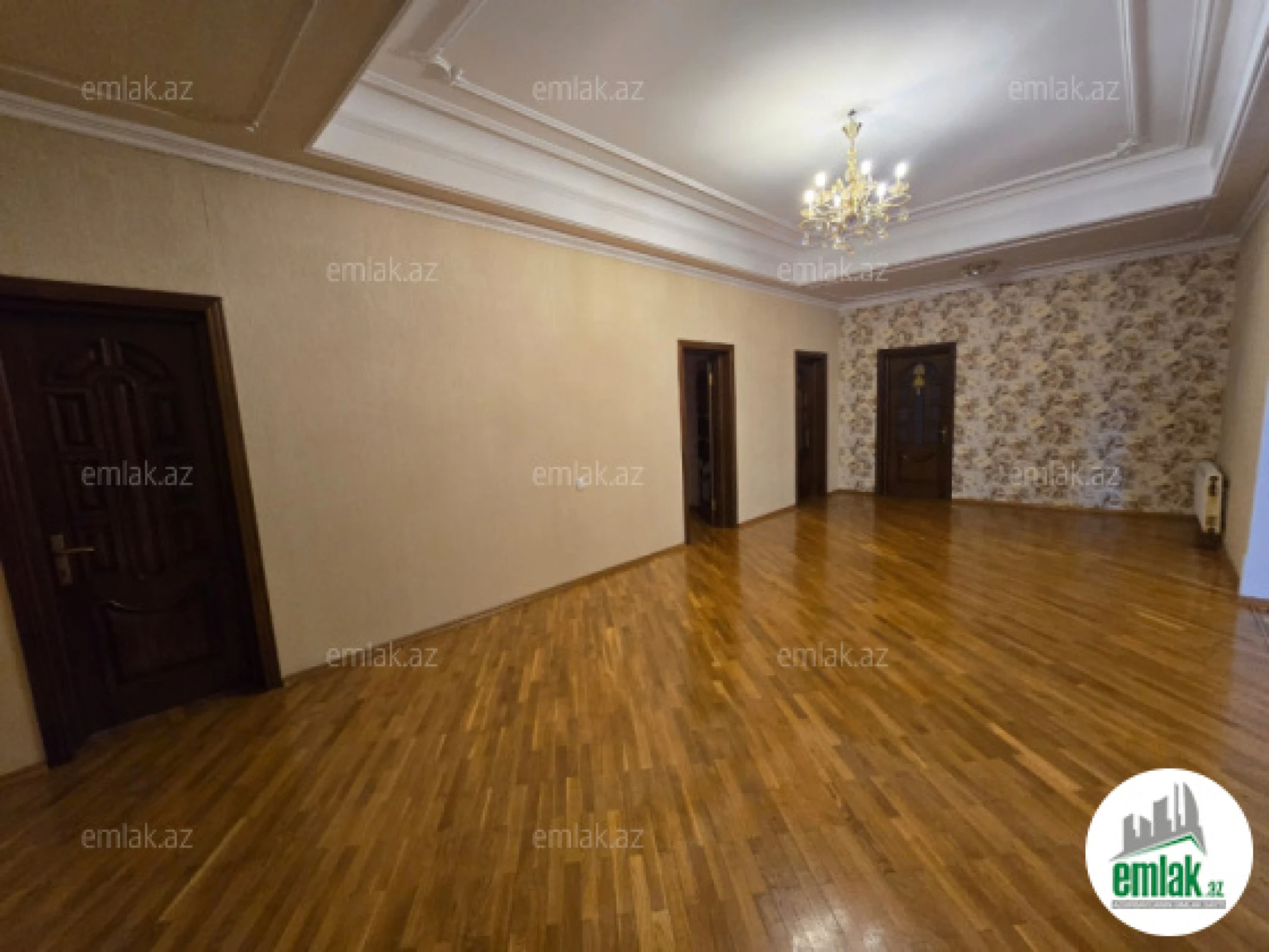 Satılır 11 otaqlı həyət evi 900 m²