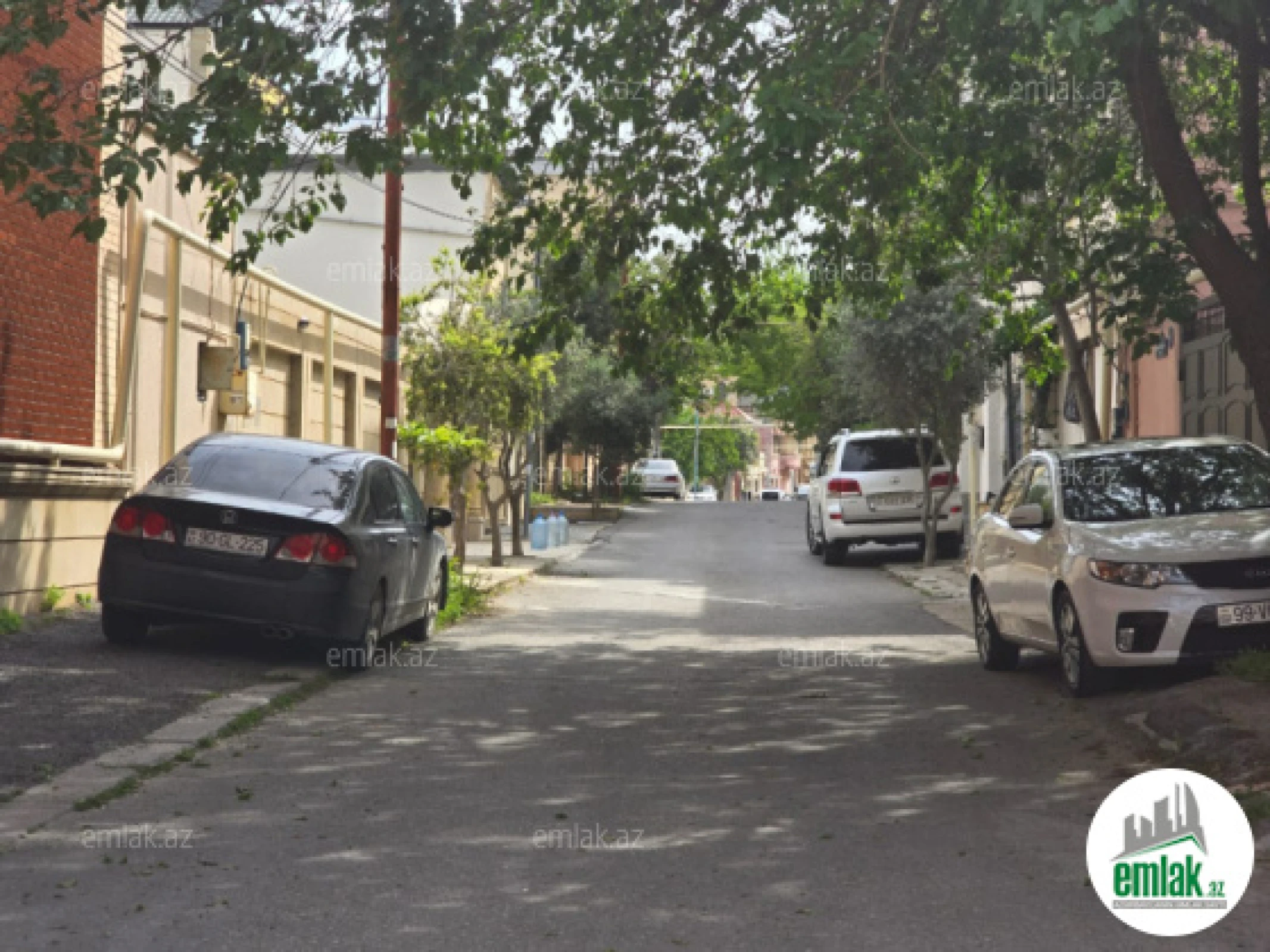 Satılır 11 otaqlı həyət evi 900 m²