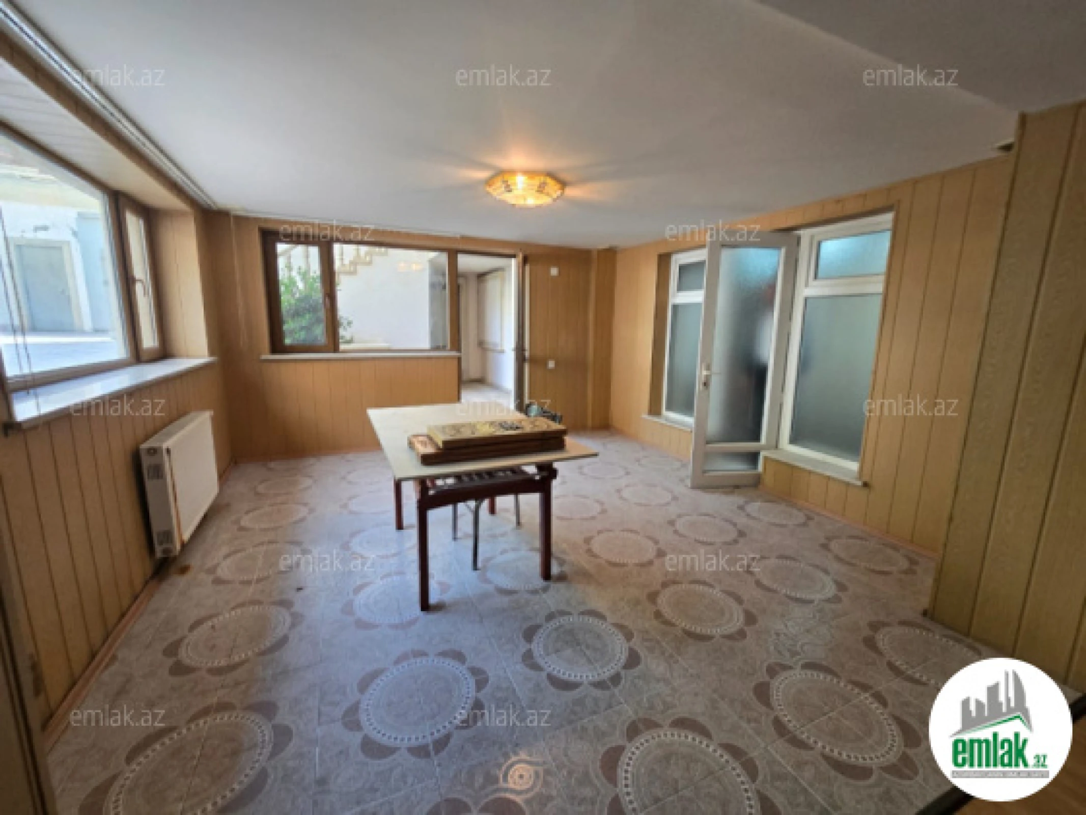 Satılır 11 otaqlı həyət evi 900 m²