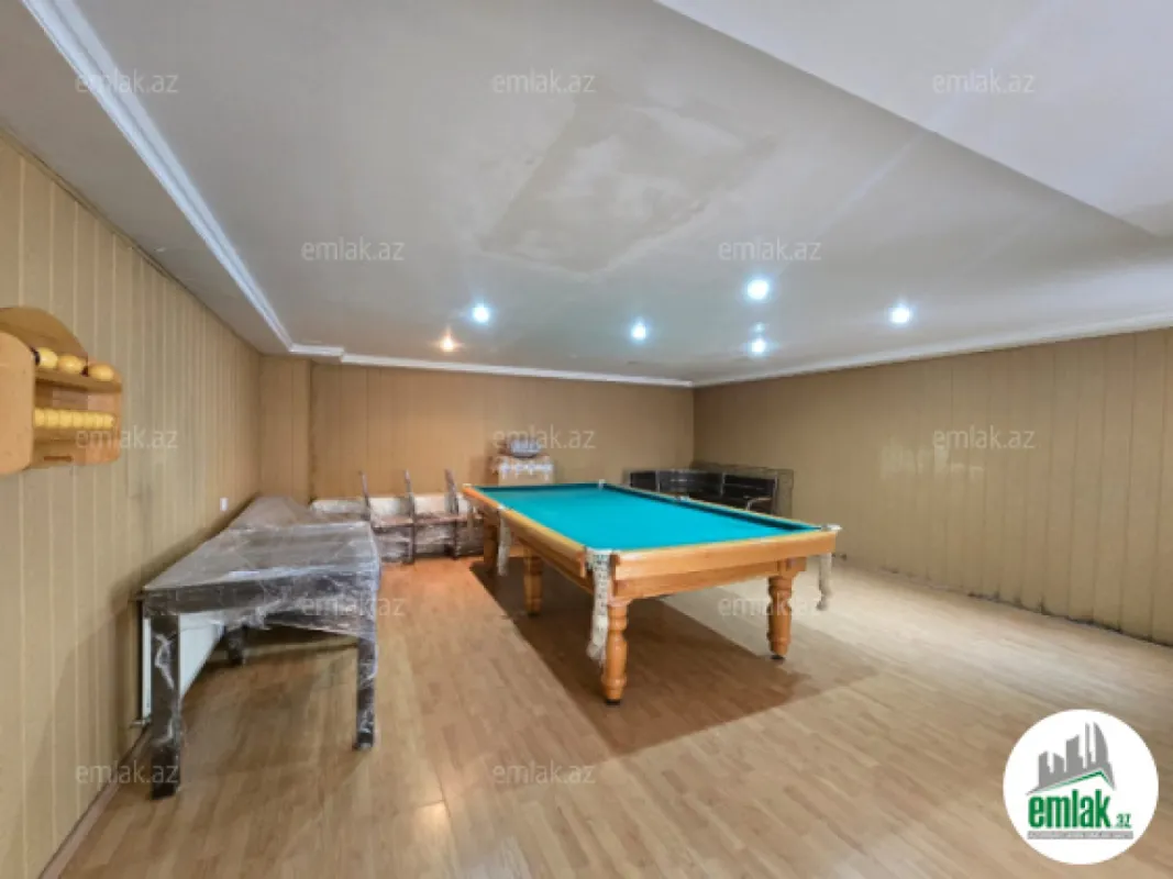 Satılır 11 otaqlı həyət evi 900 m²