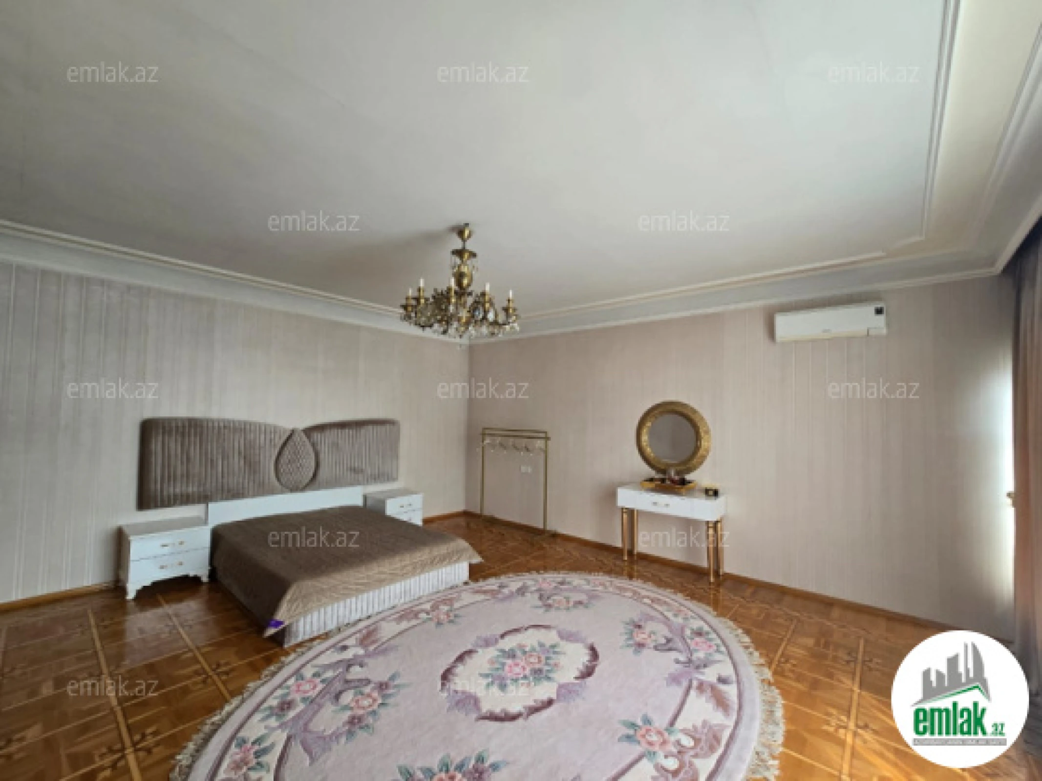 Satılır 11 otaqlı həyət evi 900 m²